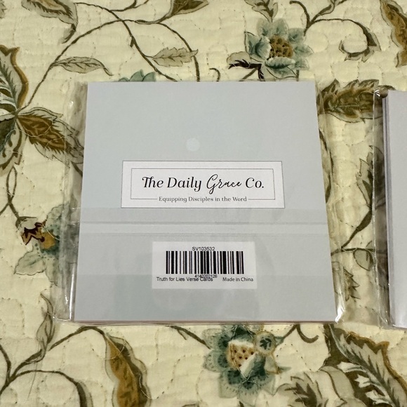 Lot of 2 The Daily Grace Co. Scripture Card Collections on Body Image/Truth - Picture 2 of 3